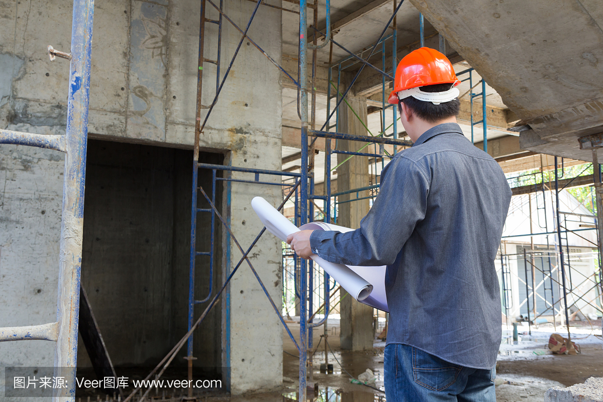 建筑工地工程師建筑師,帶藍圖